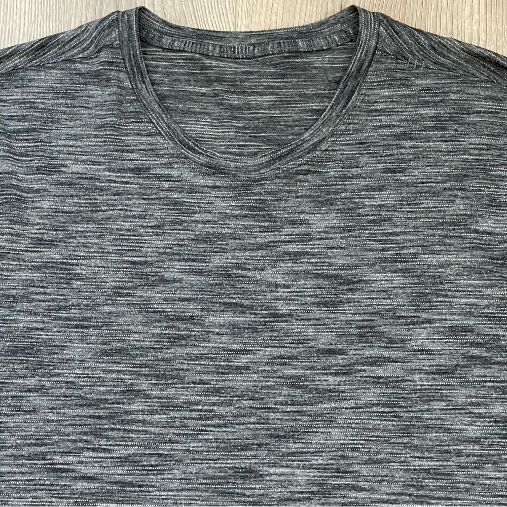 Lululemon Heathered Black Somatic Aero Short Sleeve Shirt Size Large - Picture 2 of 5
